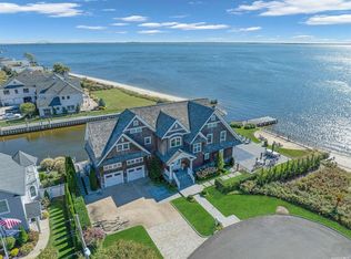 27 Davison Ln E, West Islip, NY 11795