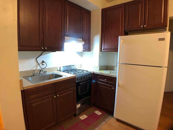 2nd image of 18 E 21st St #1