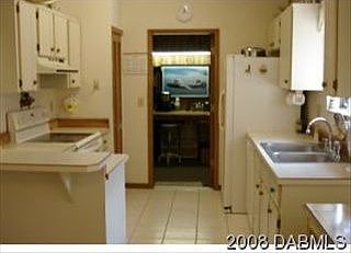 4th image of 943 Crystal Lake Dr