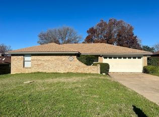 2108 Gumm Rd, Edgecliff Village, TX 76134