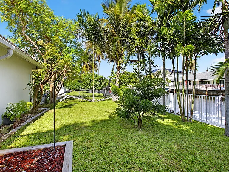 937 Banyan Dr — Photo 23