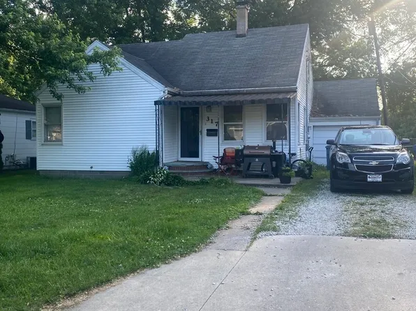317 S 9th St, Watseka, IL 60970