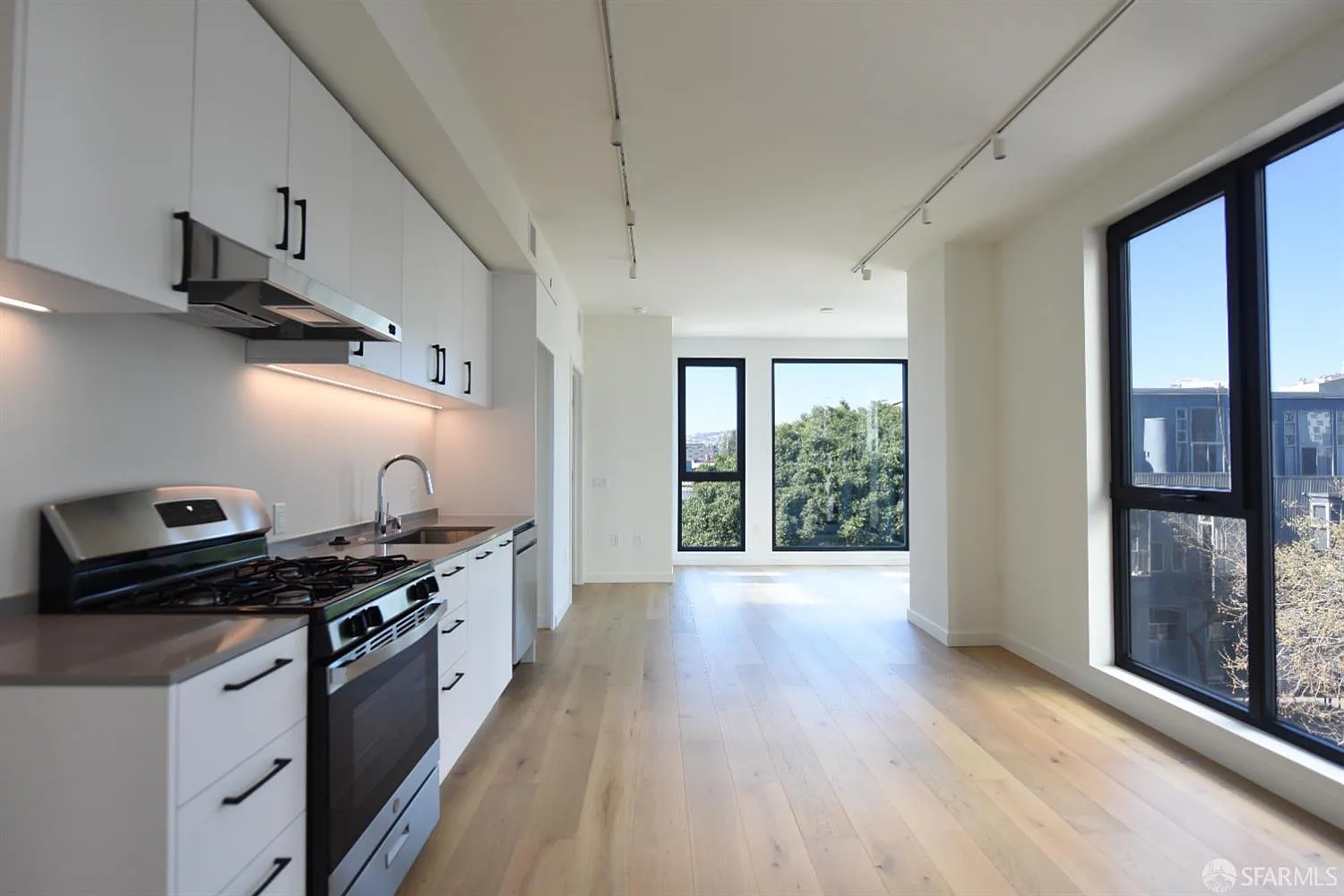 395 6th St #413 photo 1