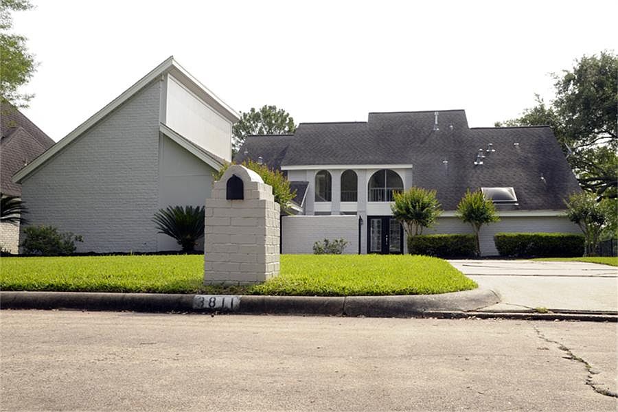 1st image of 3811 Panorama Dr