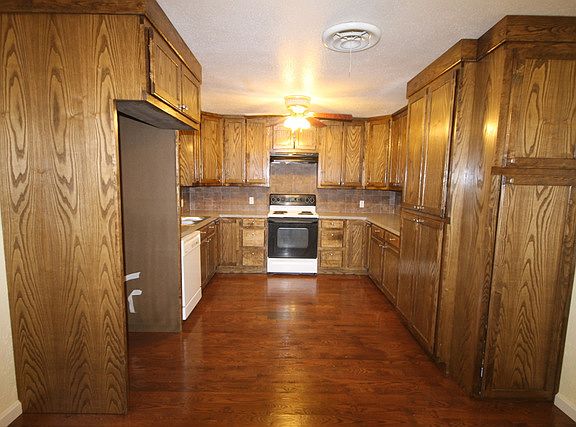 4th image of 700 Francis St