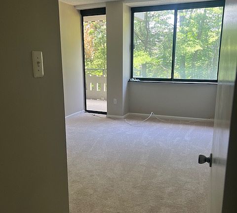 1st bedroom entry view from hallway.