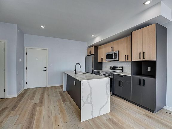 3rd image of 1118 E Berks St #104-204-404