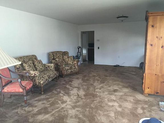 2nd image of 200 Bonaire Dr