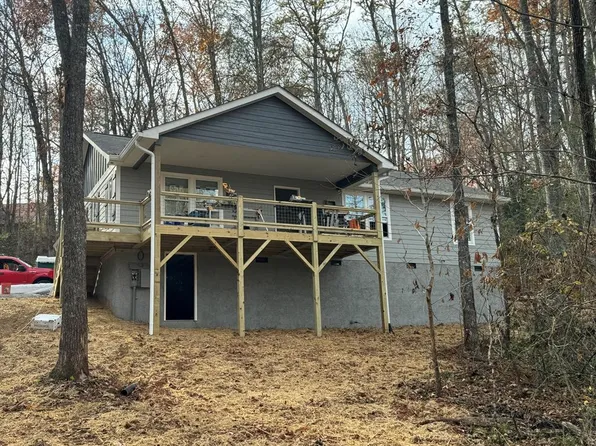 143 Country Bend Rd, Franklin, NC 28734