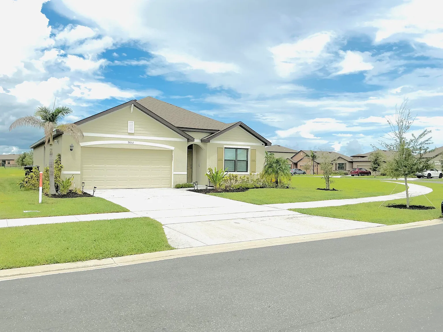 4 bed, 2.0 bath, 1828 sqft, $2,800 — Photo 1