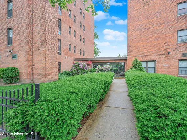100 Colfax Ave APT 7D, Staten Island, NY 10306