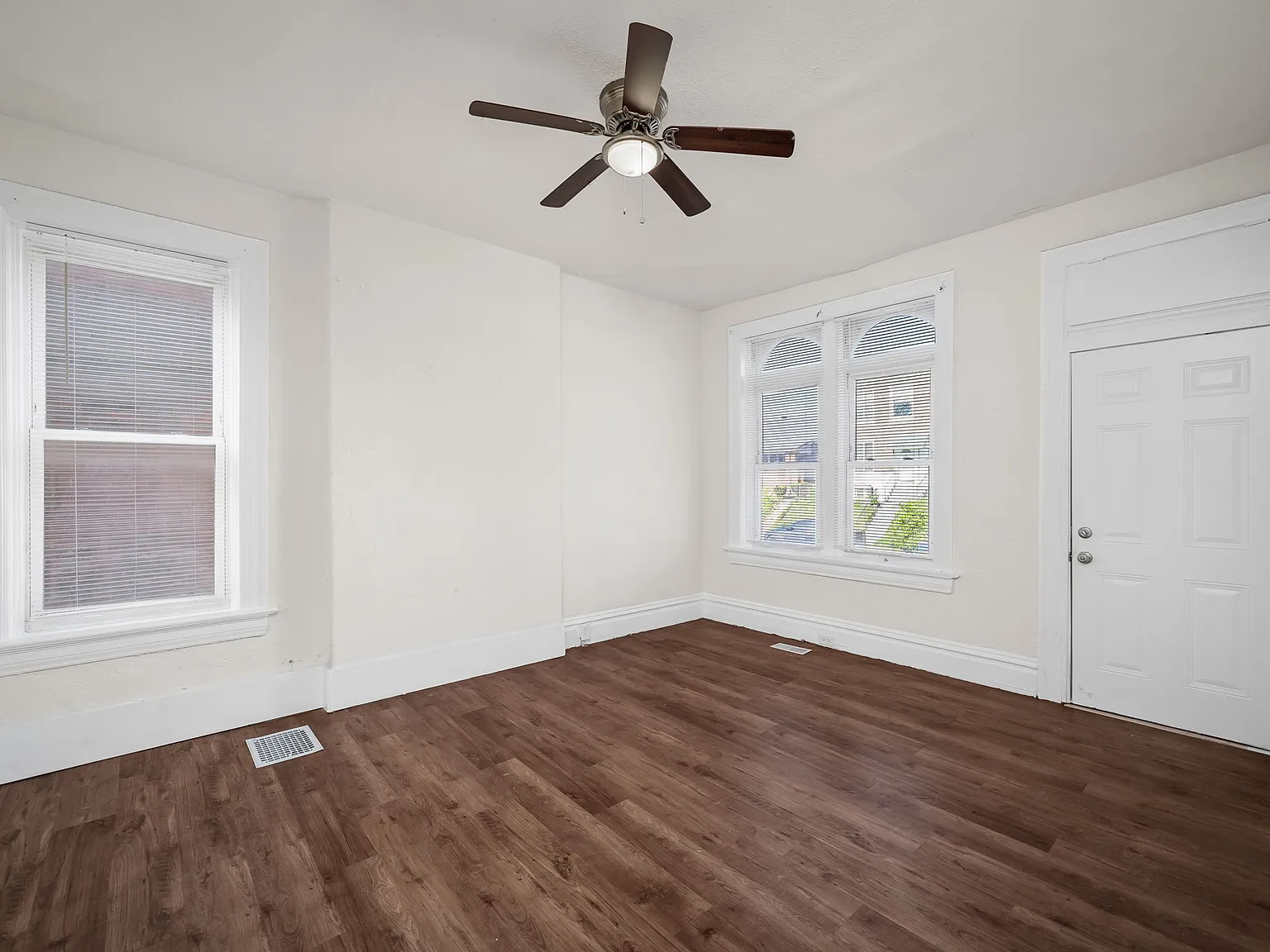 3 bed, 1250 sqft, $1,275 — Photo 3