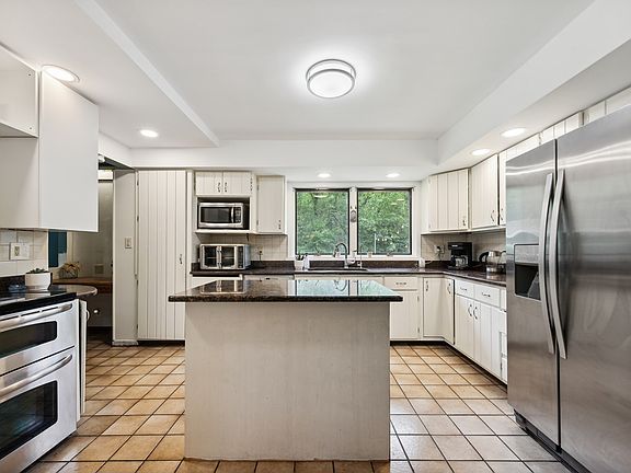 4th image of 1200 Woodcrest Dr