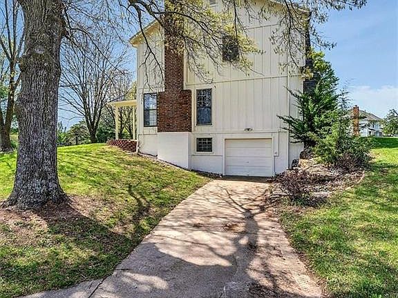 3rd image of 525 NE Olympic Ct