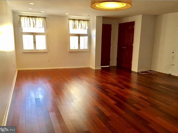 4th image of 419 Spruce St #C