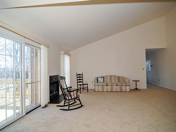 4th image of 272 De Rose Ct