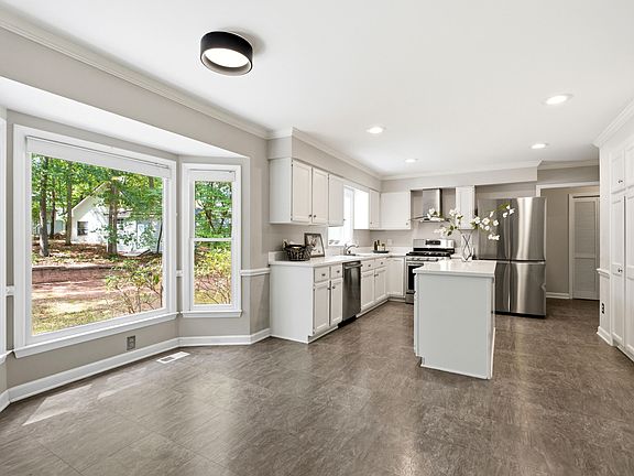 2nd image of 8112 Morgans Way