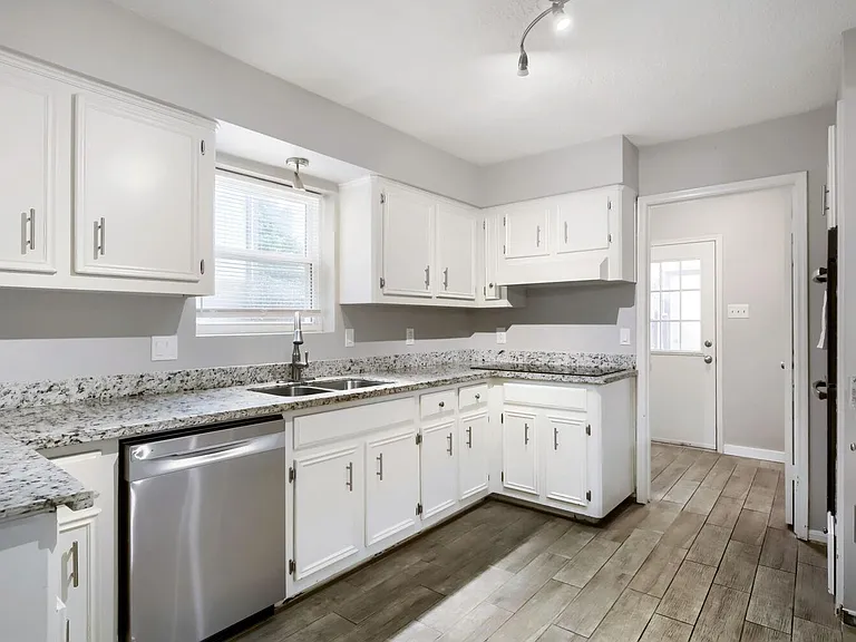 3734 Blue Lake Dr — Photo 13