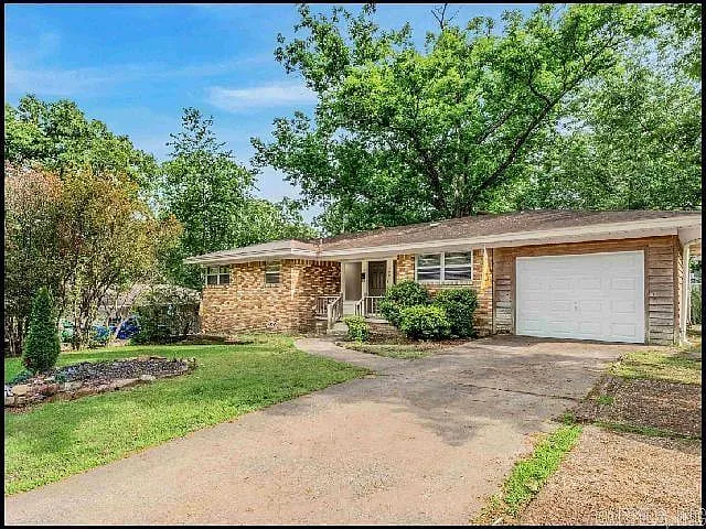 1800 Northwood Rd — Photo 2