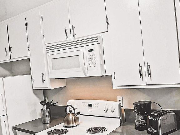 4th image of 946 Bronx Park S #Bs
