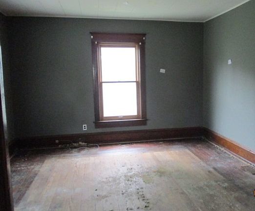 4th image of 528 E Main St