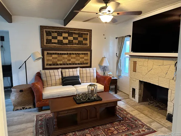 1336 MOUNTAIN VIEW PL, Pipe Creek, TX 78063