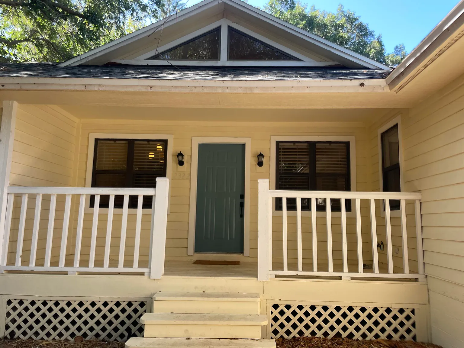 3 bed, 3.0 bath, 2428 sqft, $4,000 — Photo 2