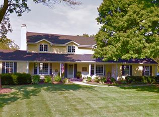 838 S Country Dr, Barrington, IL 60010