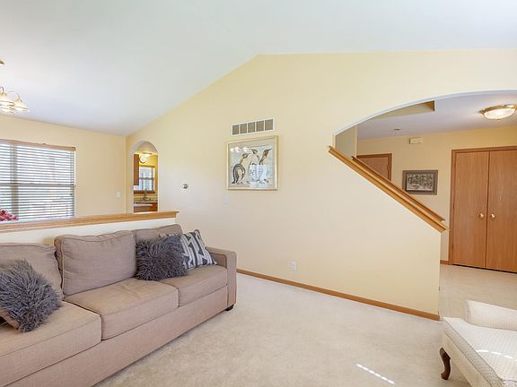 2nd image of 1001 N Oak Creek Dr