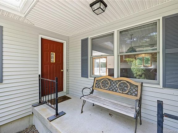 4th image of 19 Brookhill Dr