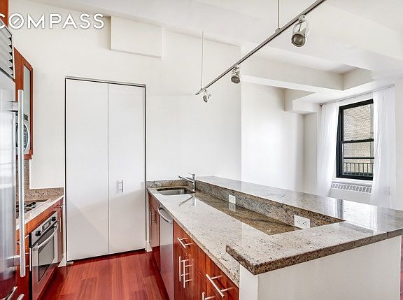 4th image of 80 John St APT 21C