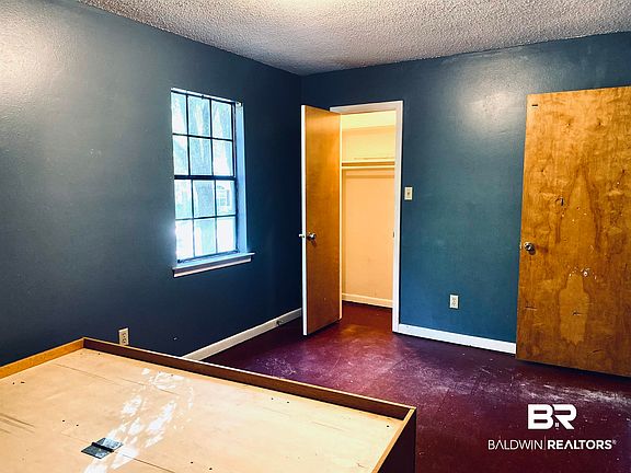2nd image of 100 Perry Cir
