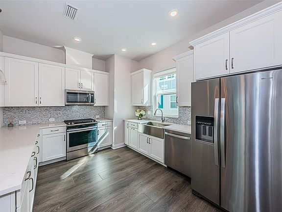 3rd image of 815 BURLINGTON AVENUE N
