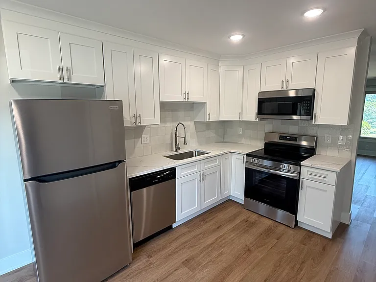 1100 Camellia Dr #2 — Photo 2
