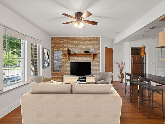 2nd image of 3039 W Belle Plaine Ave APT 1