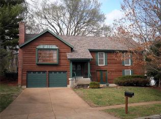 527 Huntley Heights Dr, Ballwin, MO 63021