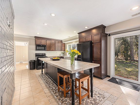 4th image of 15097 Lakeshore Dr