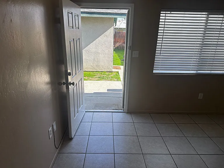 306 Woodrow Ave — Photo 3