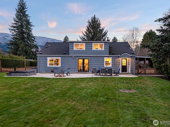 5th image of 628 Janet Avenue NE