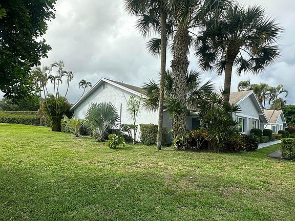4th image of 744 Lago Road