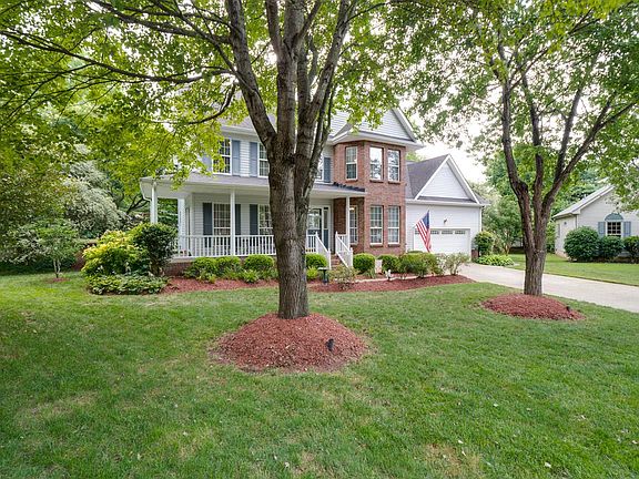 3rd image of 127 Royal Ct