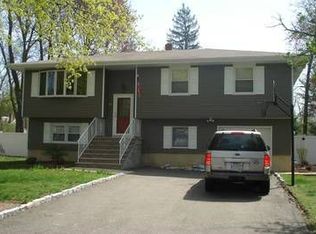40 Oakwood Ave, Pequannock, NJ 07440