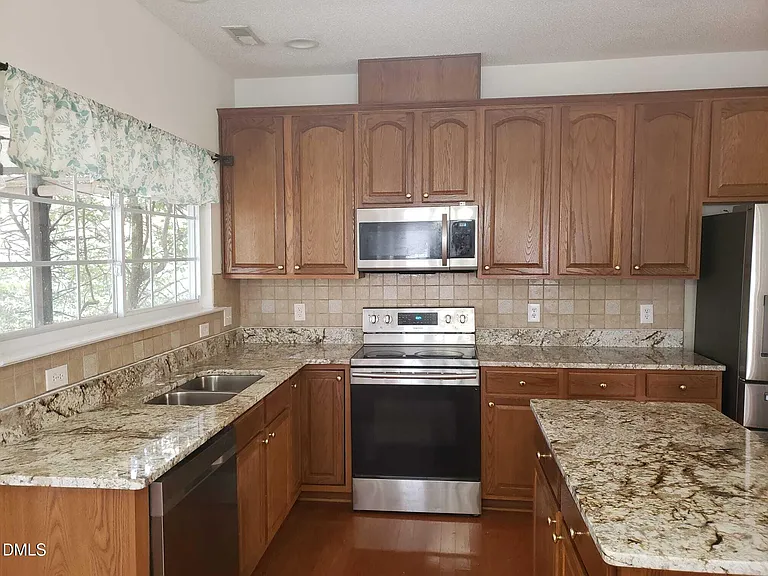 268 Joshua Glen Ln — Photo 9