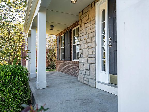 4th image of 7130 Thornwood Ln