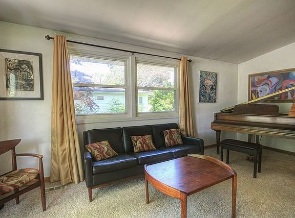 4th image of 804 E Sunnycrest Dr