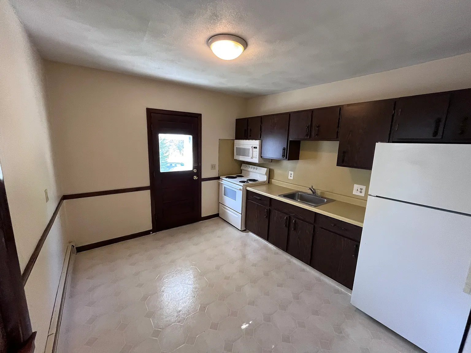 1 bed, 850 sqft, $1,900 — Photo 1