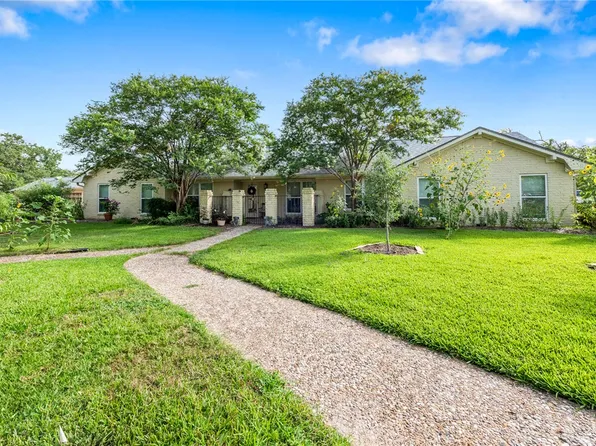 1026 Rose Cir, College Station, TX 77840