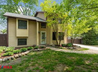 4022 Hazelett Dr, Waterford, MI 48328