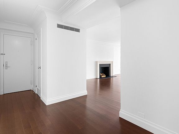 4th image of 200 E 66th St APT D1906