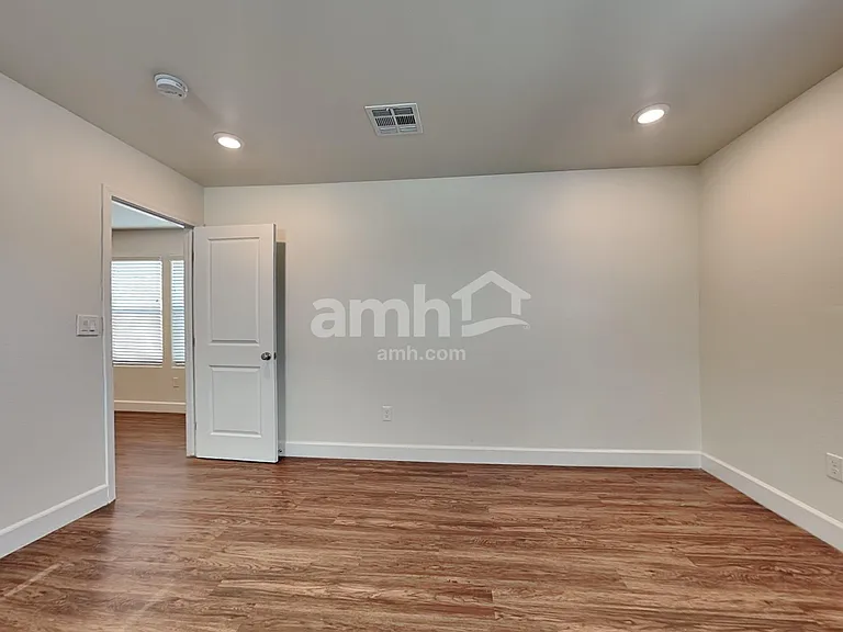 1506 Garden Swing Ave — Photo 10